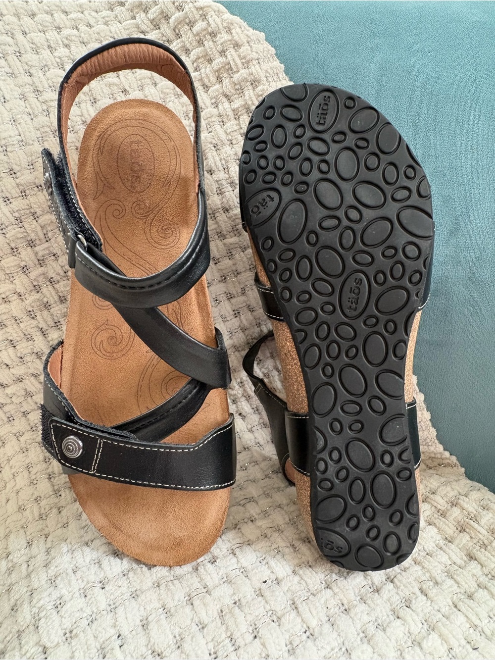 Taos Universe Sandals in black leather size 39 (8-8.5 US)